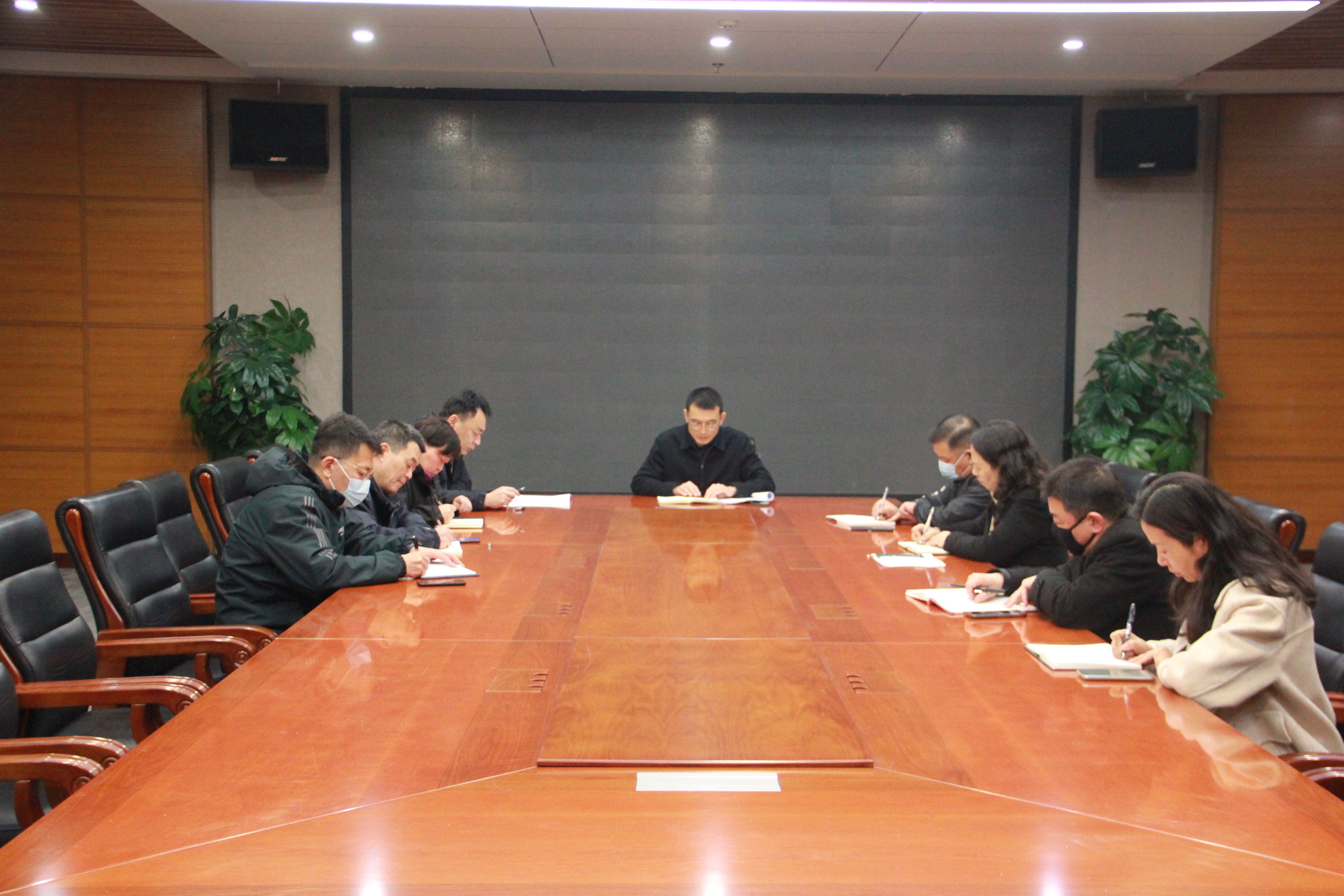 1679382579542235.jpg 揚(yáng)州商城召開文明城市實(shí)地考察點(diǎn)創(chuàng)建工作會(huì)議.jpg